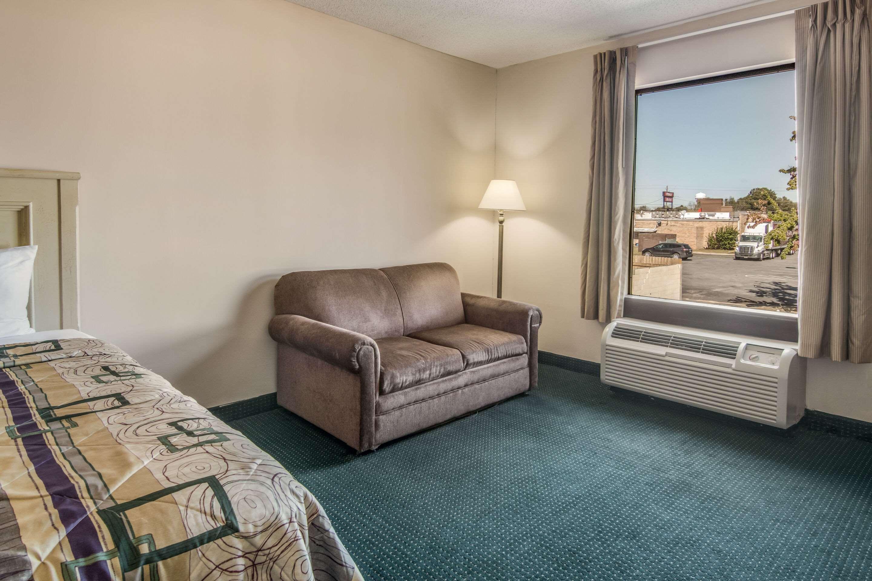 Rodeway Inn & Suites Dublin Exterior photo